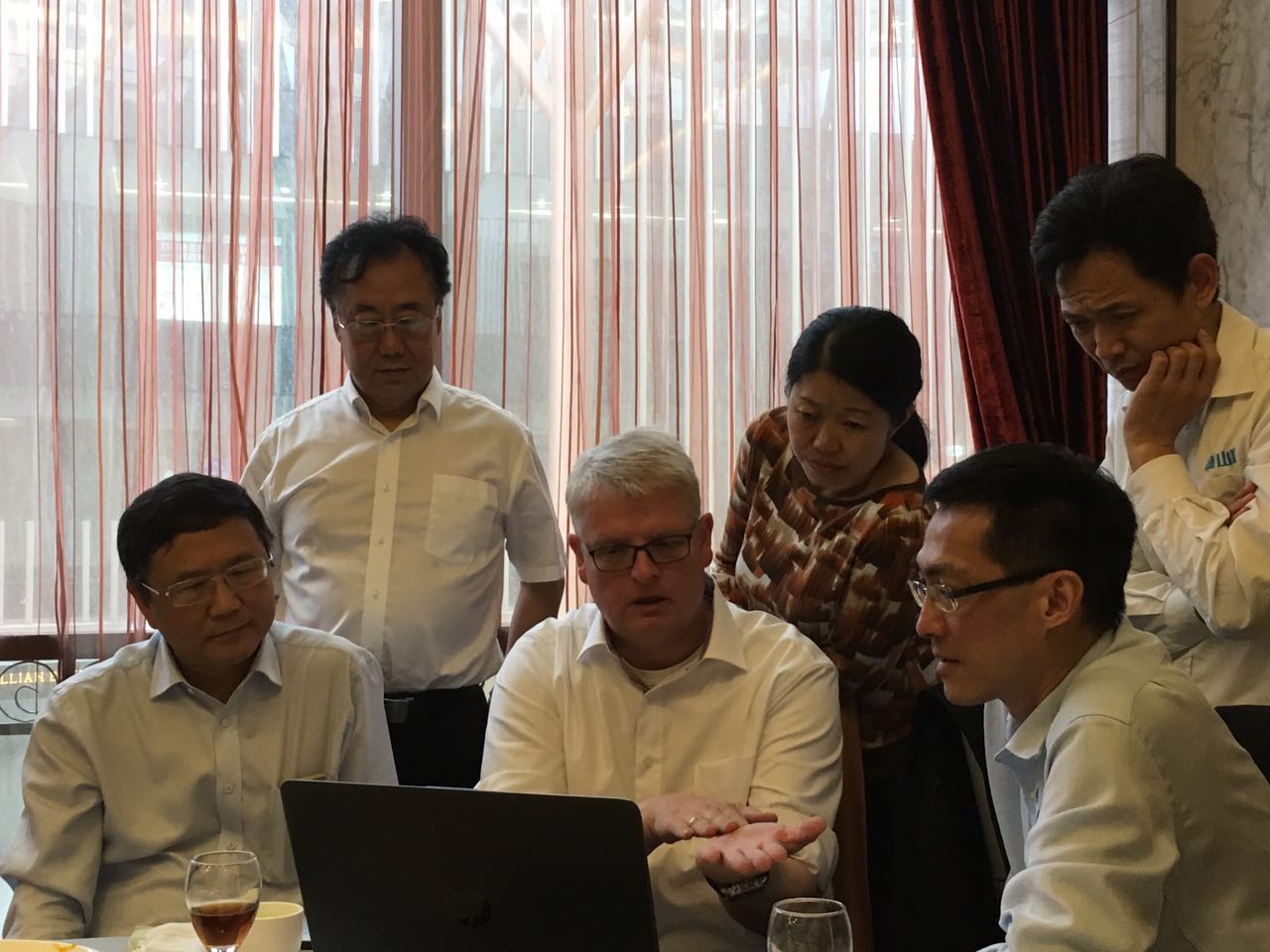 德國哈茲馬克公司及天津水泥設(shè)計院相關(guān)領(lǐng)導蒞臨山美股份參觀交流