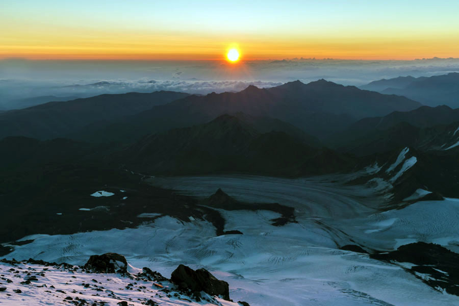 驕傲！山美股份歐洲員工勇攀歐洲第一峰-厄爾布魯士峰