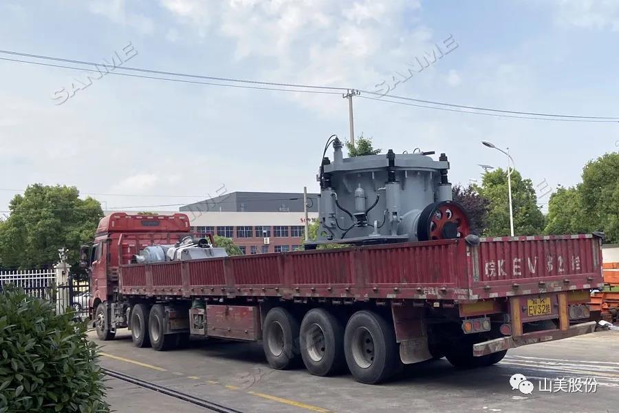 發(fā)貨季｜山美股份高性能破碎篩分裝備發(fā)往江西，助力當?shù)鼗椖拷ㄔO(shè)及建筑固廢資源化
