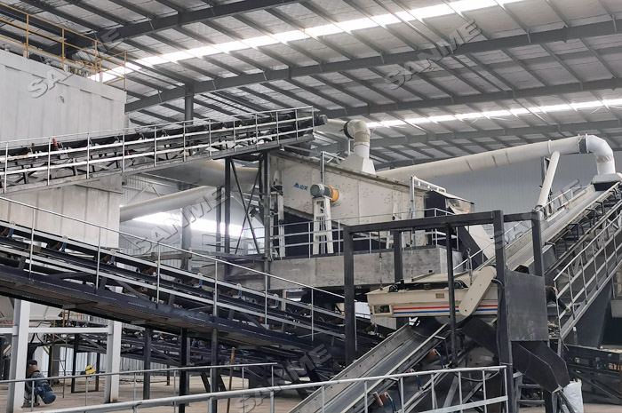 我國(guó)建筑垃圾日益嚴(yán)重，建筑垃圾移動(dòng)式破碎機(jī)領(lǐng)域面臨新的發(fā)展機(jī)遇。