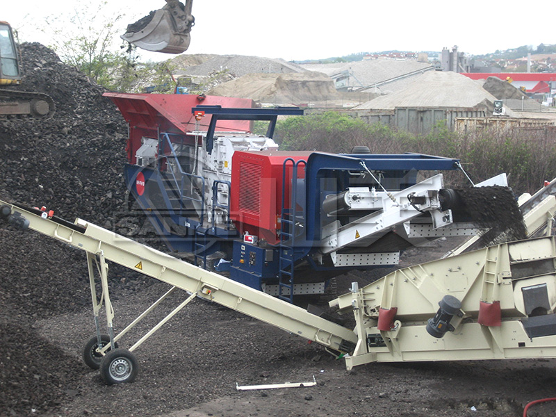 履帶式移動破碎機(jī)對比輪胎式移動破碎機(jī)有什么優(yōu)勢？