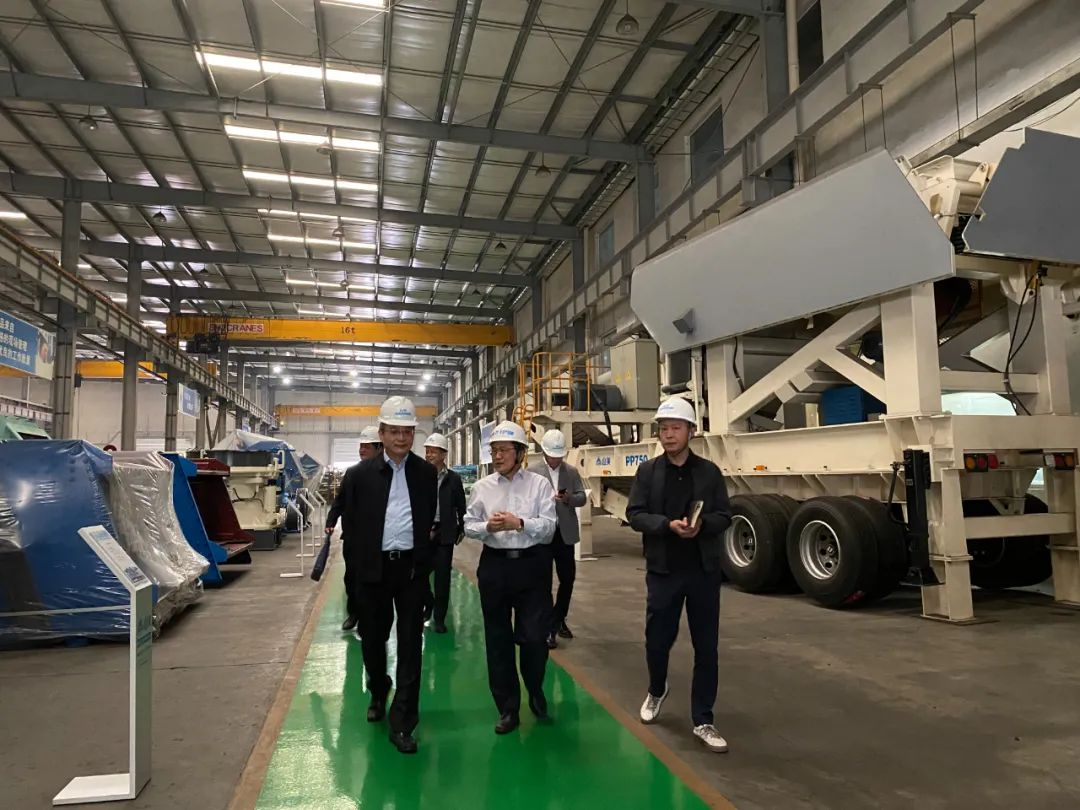 奉賢區(qū)人大常委會黨組書記、主任張培榮一行蒞臨上海山美股份開展“優(yōu)環(huán)境、穩(wěn)經(jīng)濟(jì)”大走訪大調(diào)研