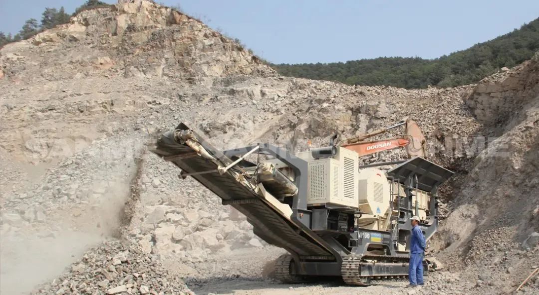 時(shí)產(chǎn)值近600萬！山美移動(dòng)式破碎篩分一體站助力江蘇高碳鉻鐵礦破碎項(xiàng)目建設(shè)