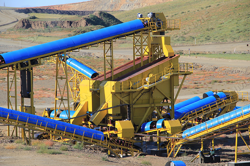 機(jī)制砂生產(chǎn)線(xiàn)選固定式還是移動(dòng)式？理性選擇提升生產(chǎn)效率
