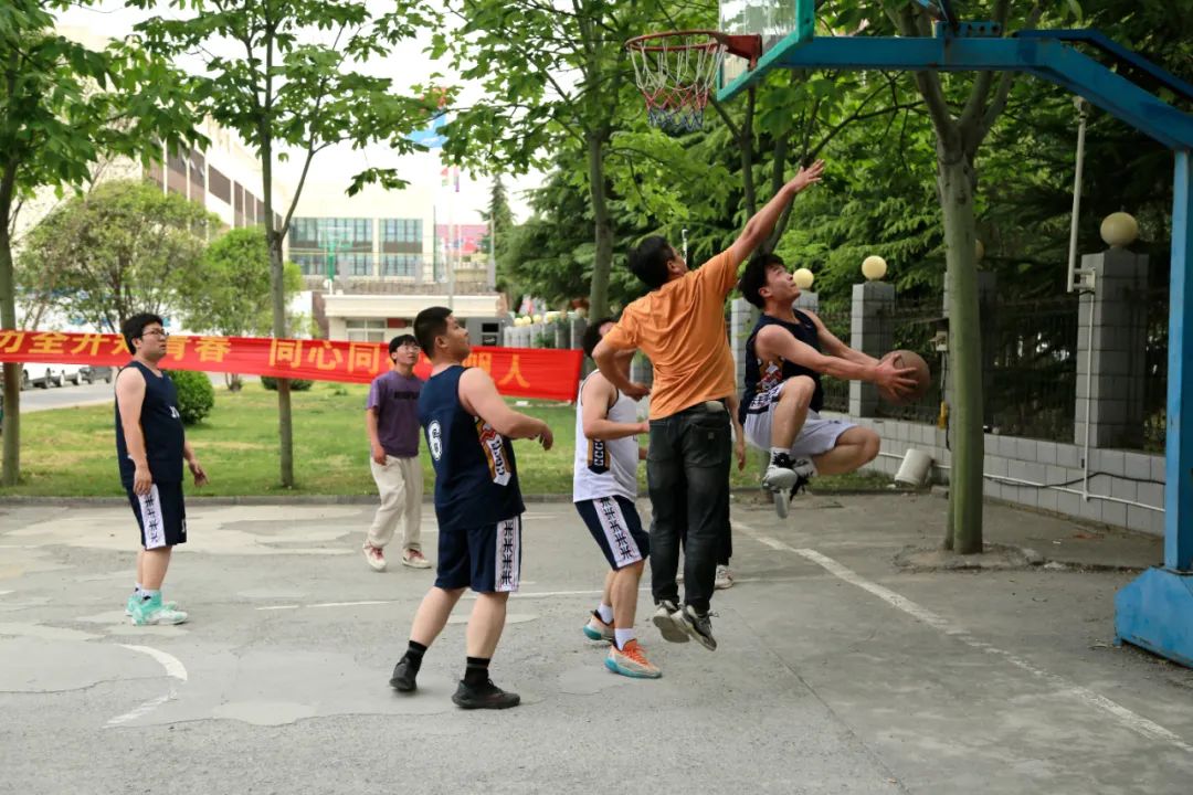 上海山美股份2025春季運(yùn)動(dòng)會(huì)火熱啟幕！拔河、籃球預(yù)賽燃情開戰(zhàn)