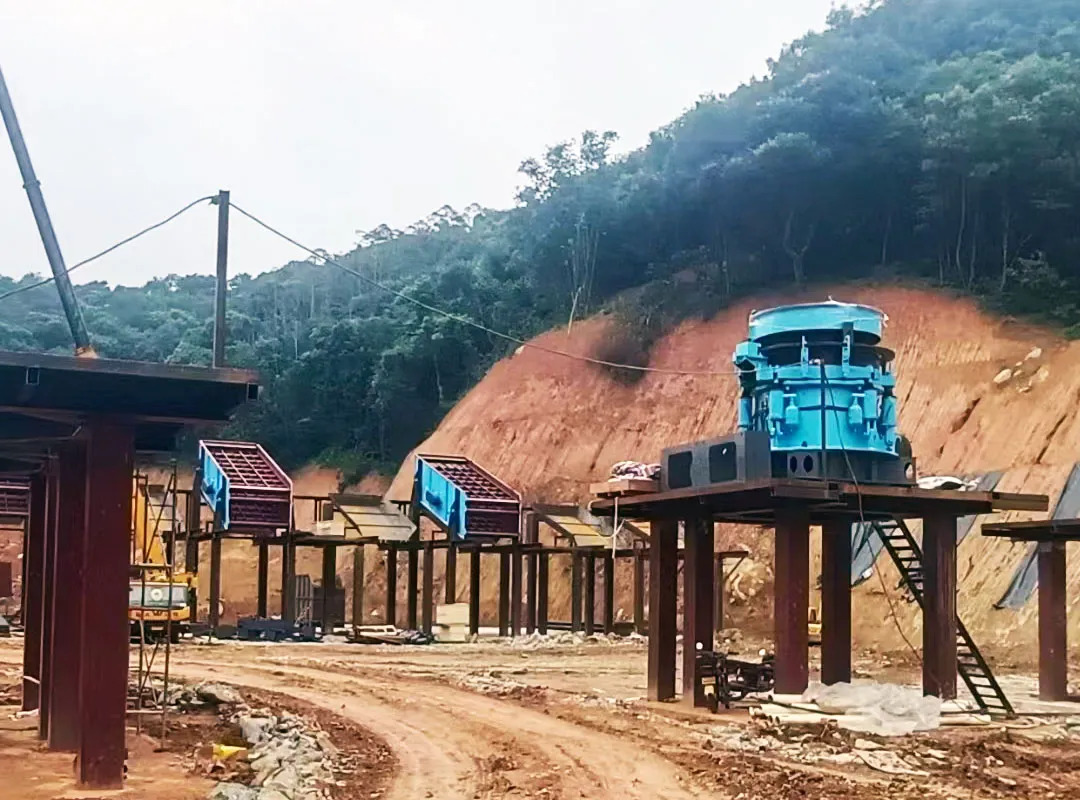 5臺花崗巖SMS5000大型多缸液壓圓錐破碎機(jī)服務(wù)于廣西時產(chǎn)1400噸花崗巖骨料項(xiàng)目